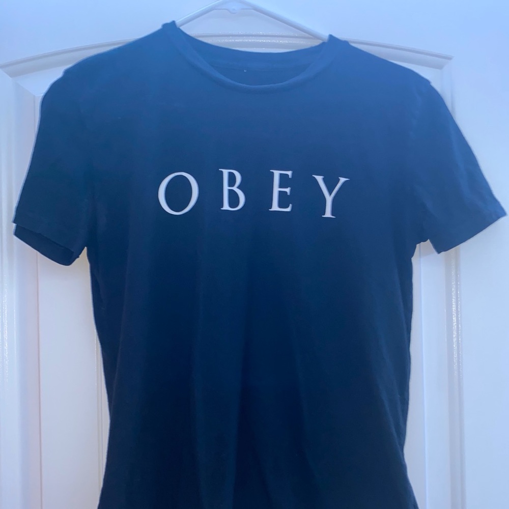 Obey tee